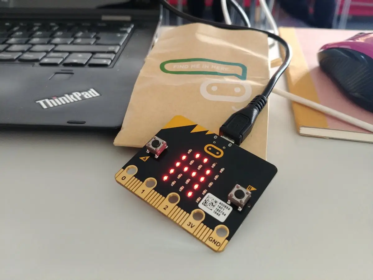 Microbit tölva í kennarasmiðju