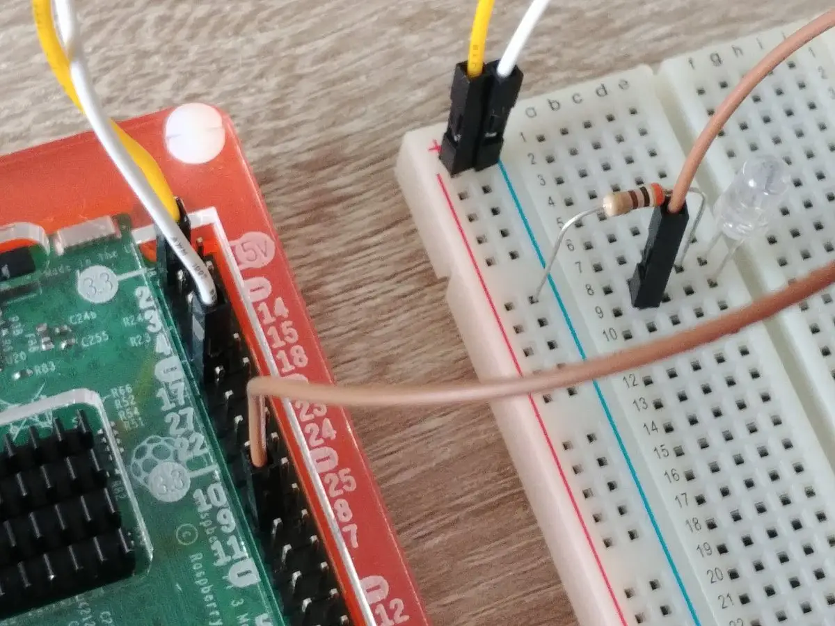 Ljóstvistur tengdur við GPIO pinna á Raspberry Pi