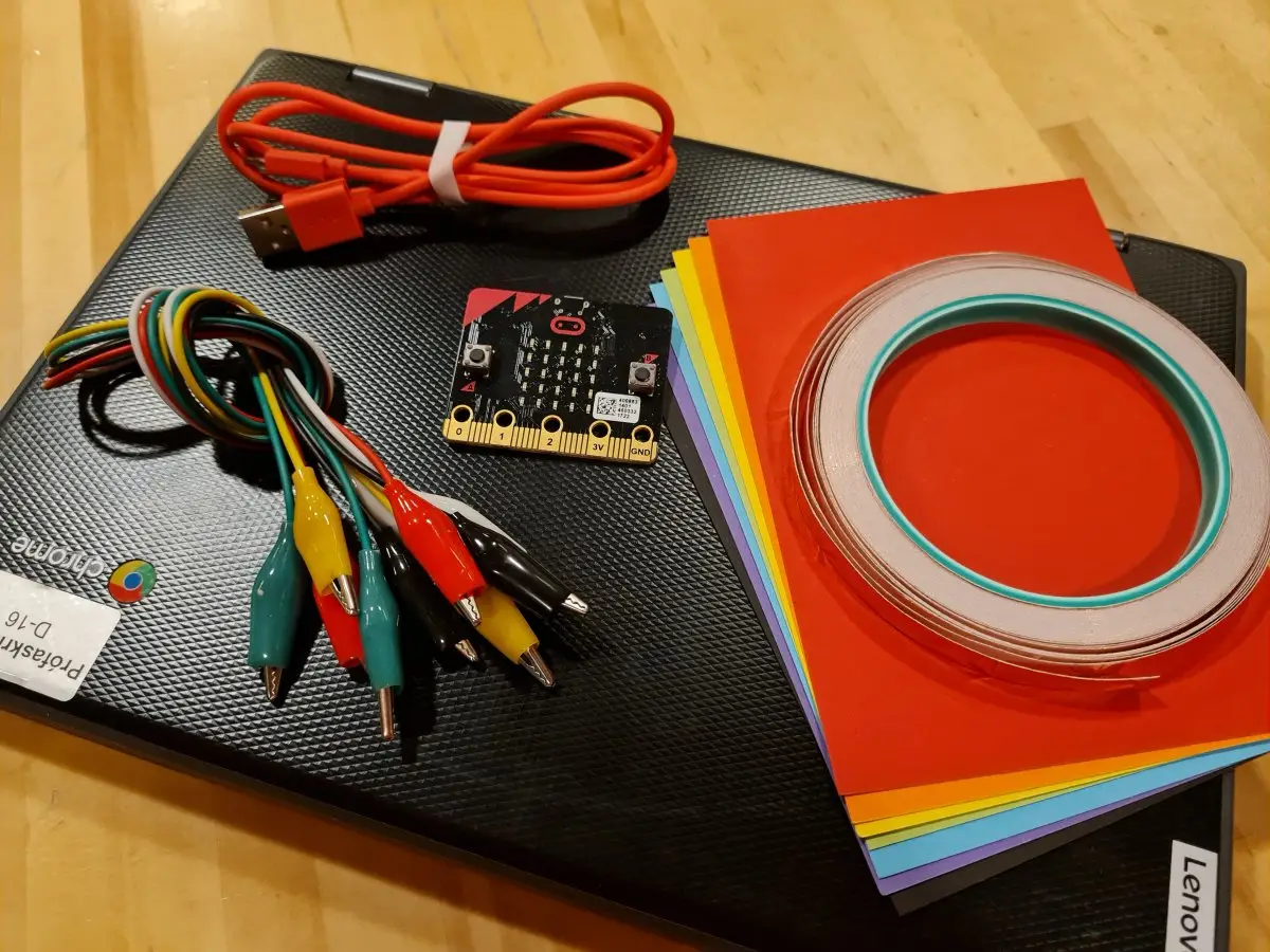 Microbit og búnaður fyrir snertiskynjun