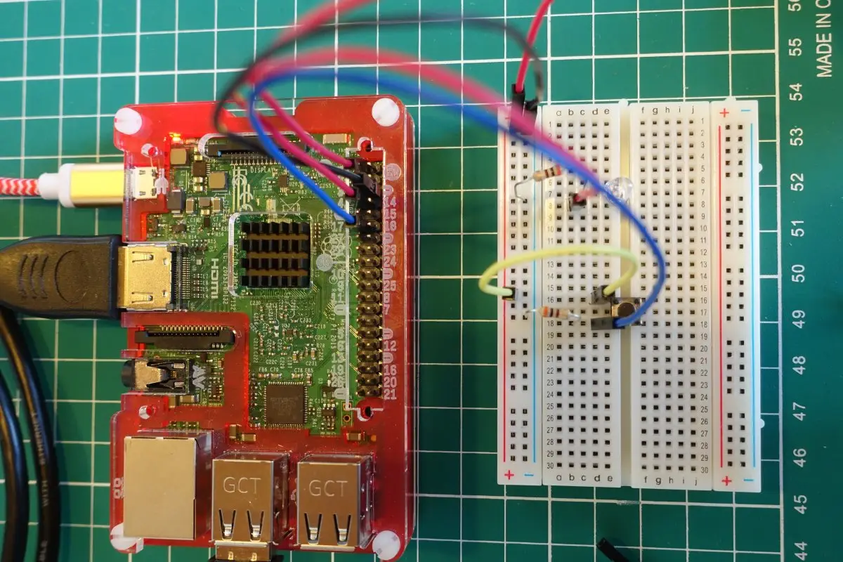 Rofi tengdur við GPIO pinna og spennu