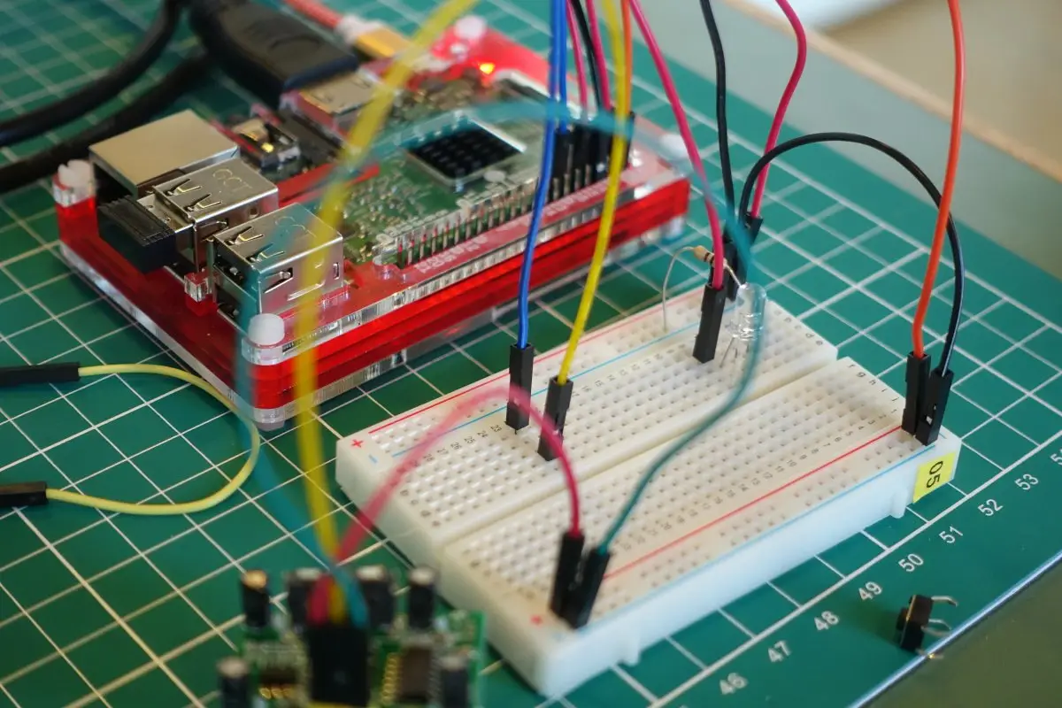 Skynjaramerki tengt við GPIO pinna